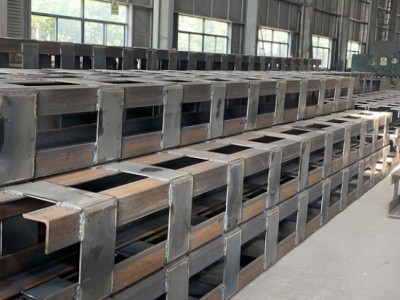 格构式钢柱 钢结构厂家 生产工地建